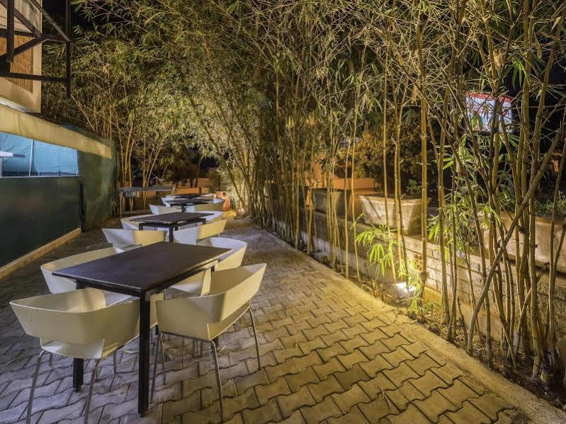 Treebo Trend Spektrum Suites Mysore Buitenkant foto
