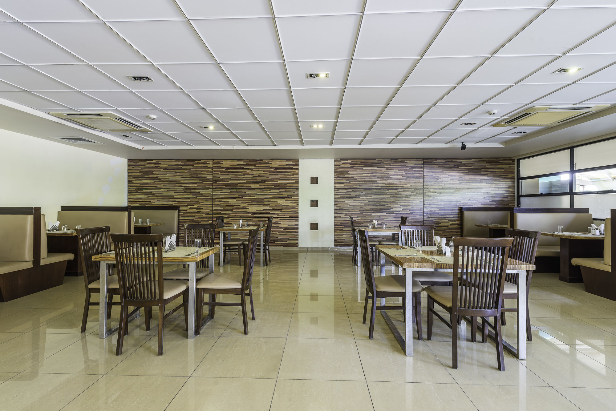 Treebo Trend Spektrum Suites Mysore Buitenkant foto