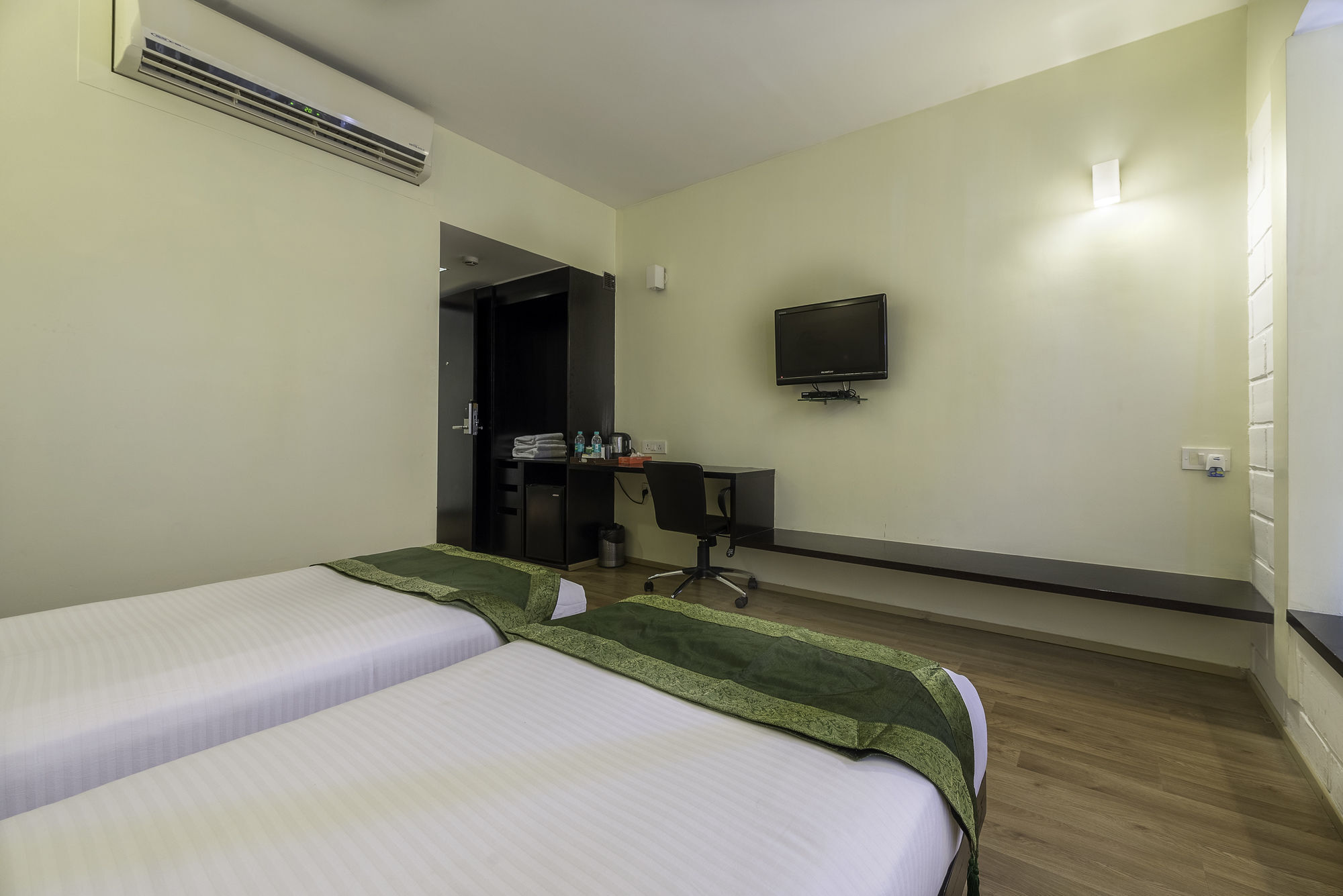 Treebo Trend Spektrum Suites Mysore Buitenkant foto