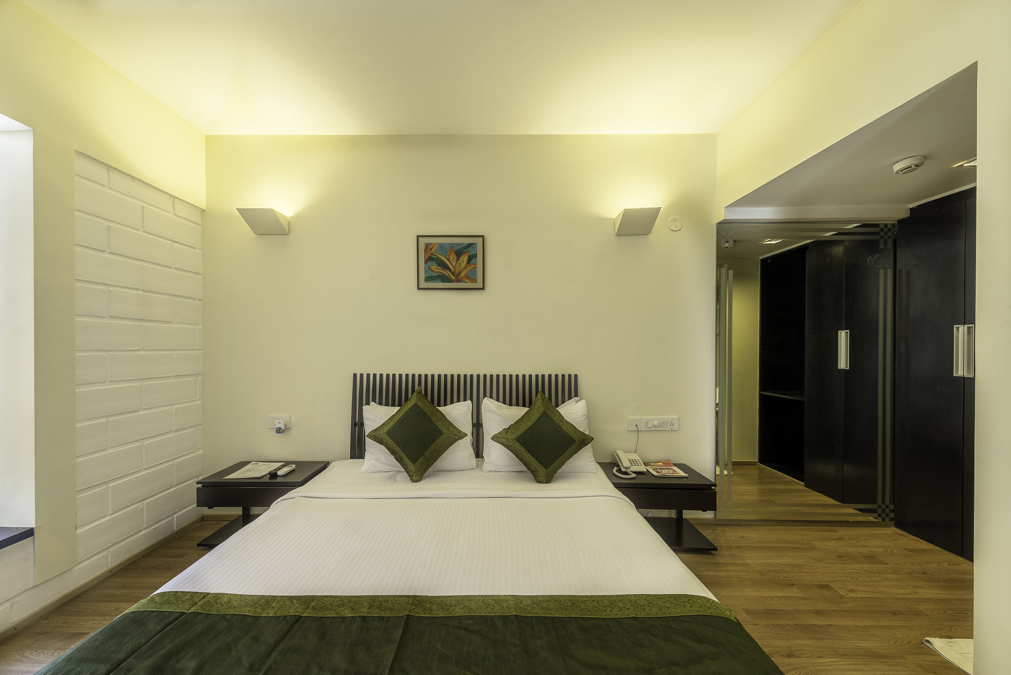 Treebo Trend Spektrum Suites Mysore Buitenkant foto
