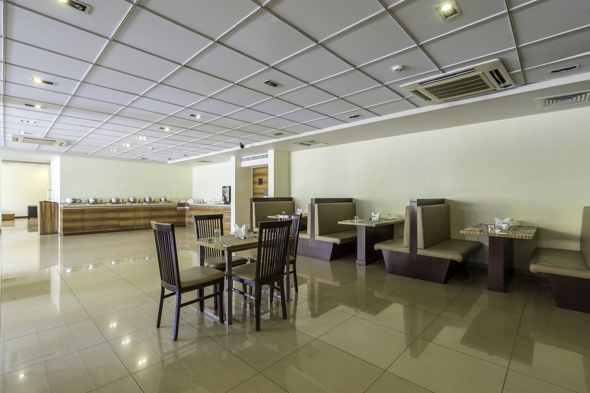 Treebo Trend Spektrum Suites Mysore Buitenkant foto
