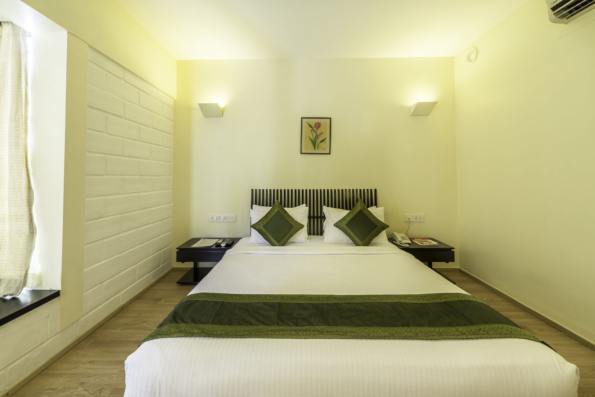 Treebo Trend Spektrum Suites Mysore Buitenkant foto