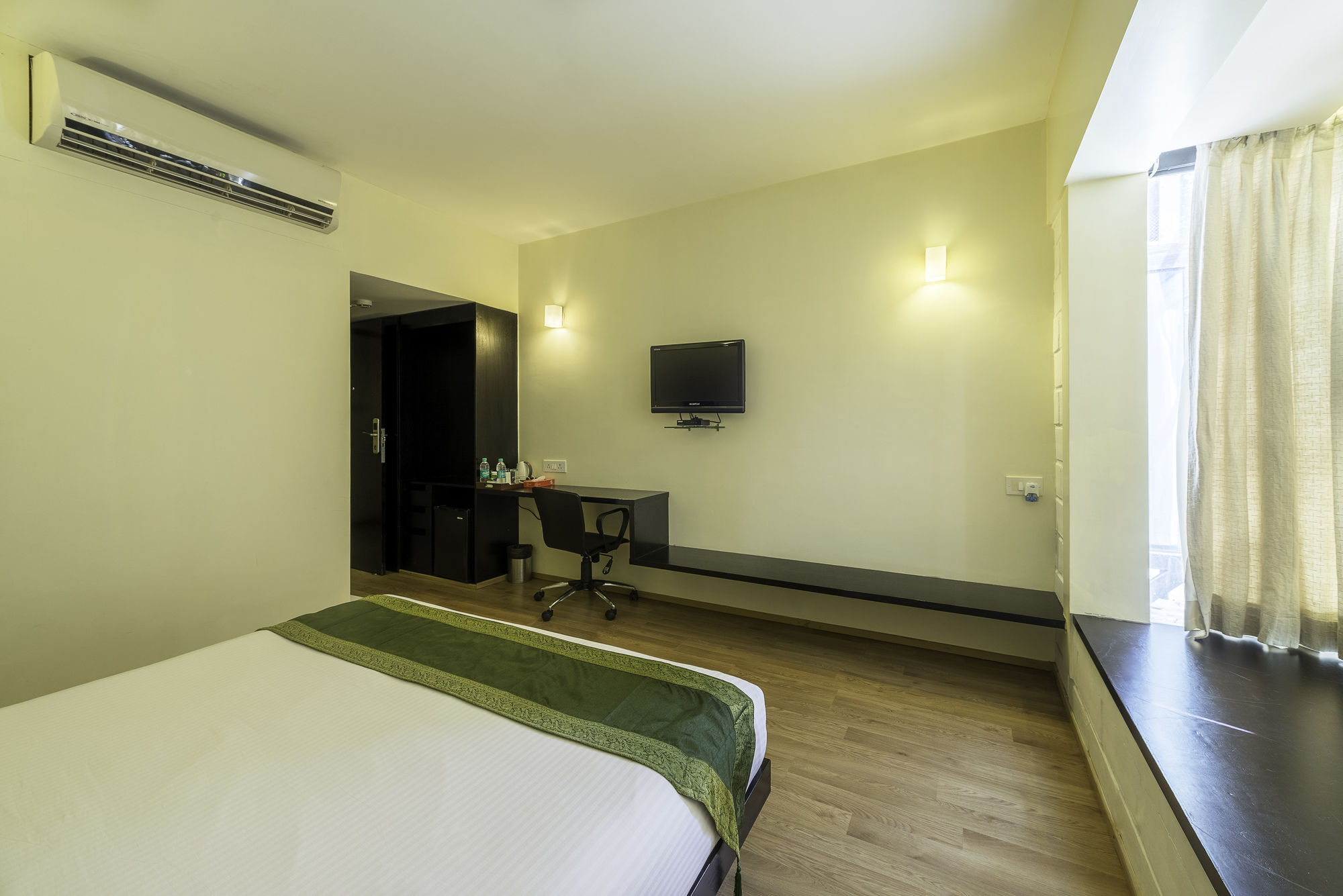 Treebo Trend Spektrum Suites Mysore Buitenkant foto