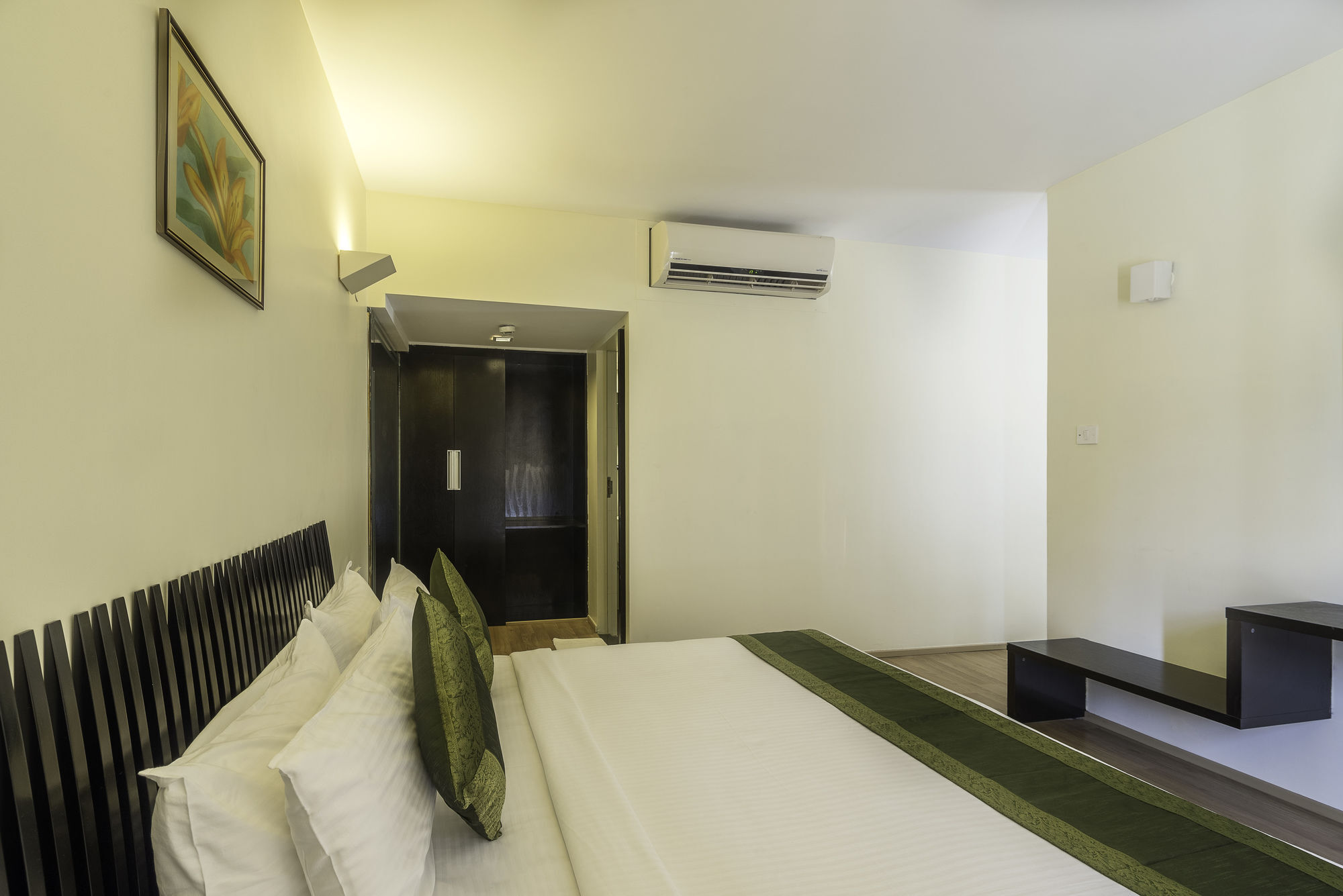 Treebo Trend Spektrum Suites Mysore Buitenkant foto