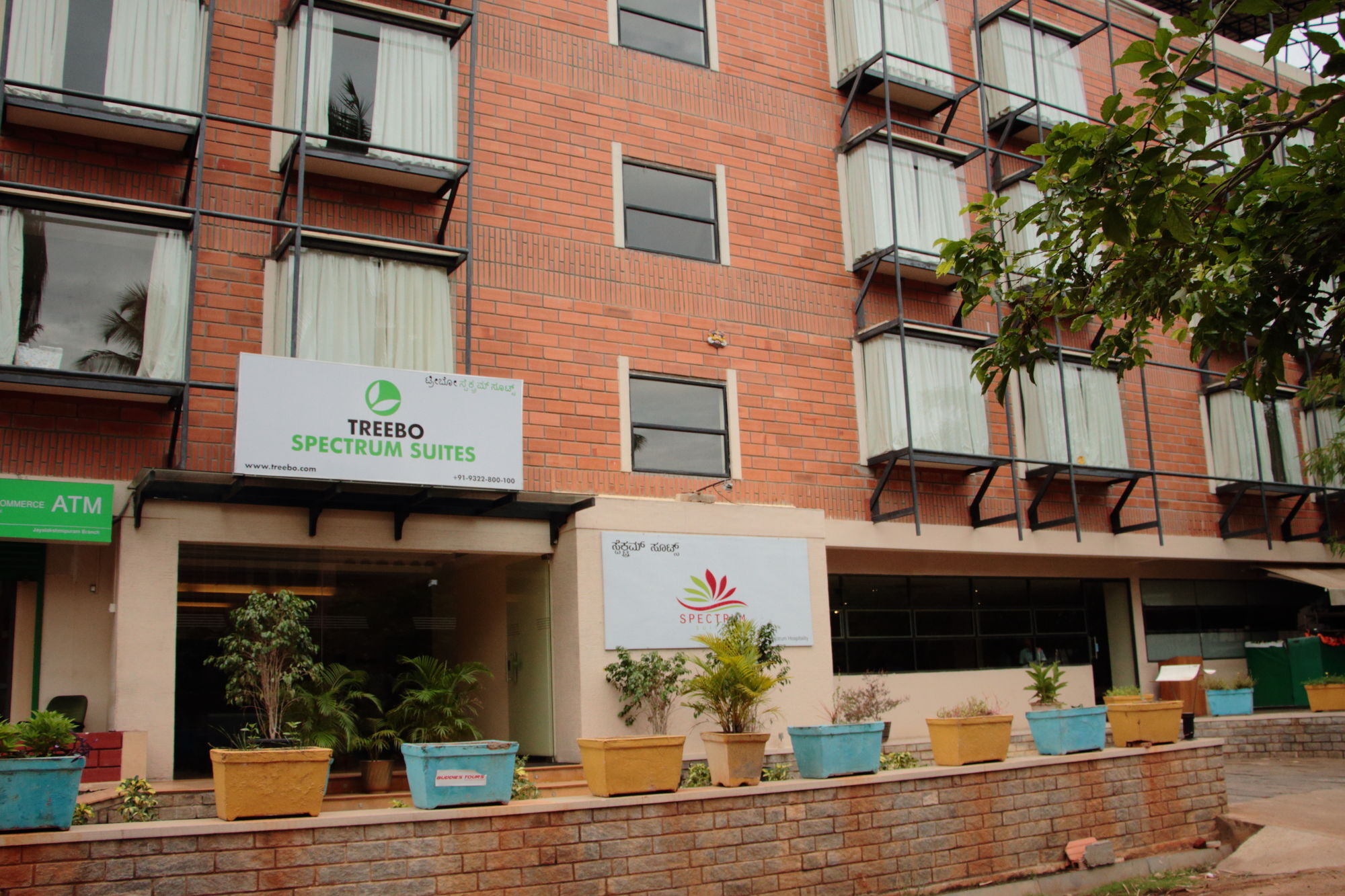 Treebo Trend Spektrum Suites Mysore Buitenkant foto
