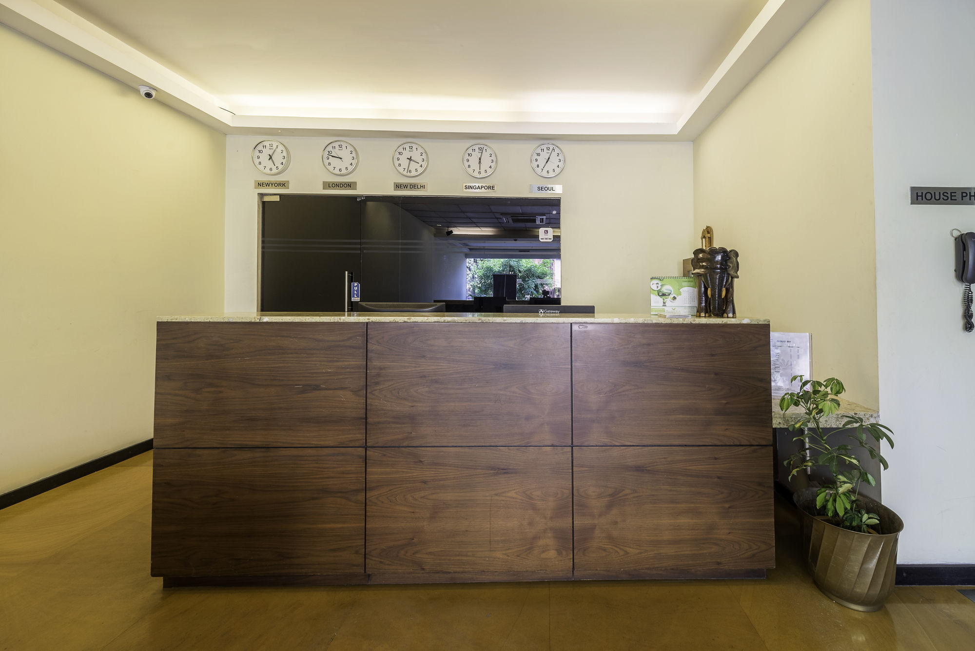 Treebo Trend Spektrum Suites Mysore Buitenkant foto