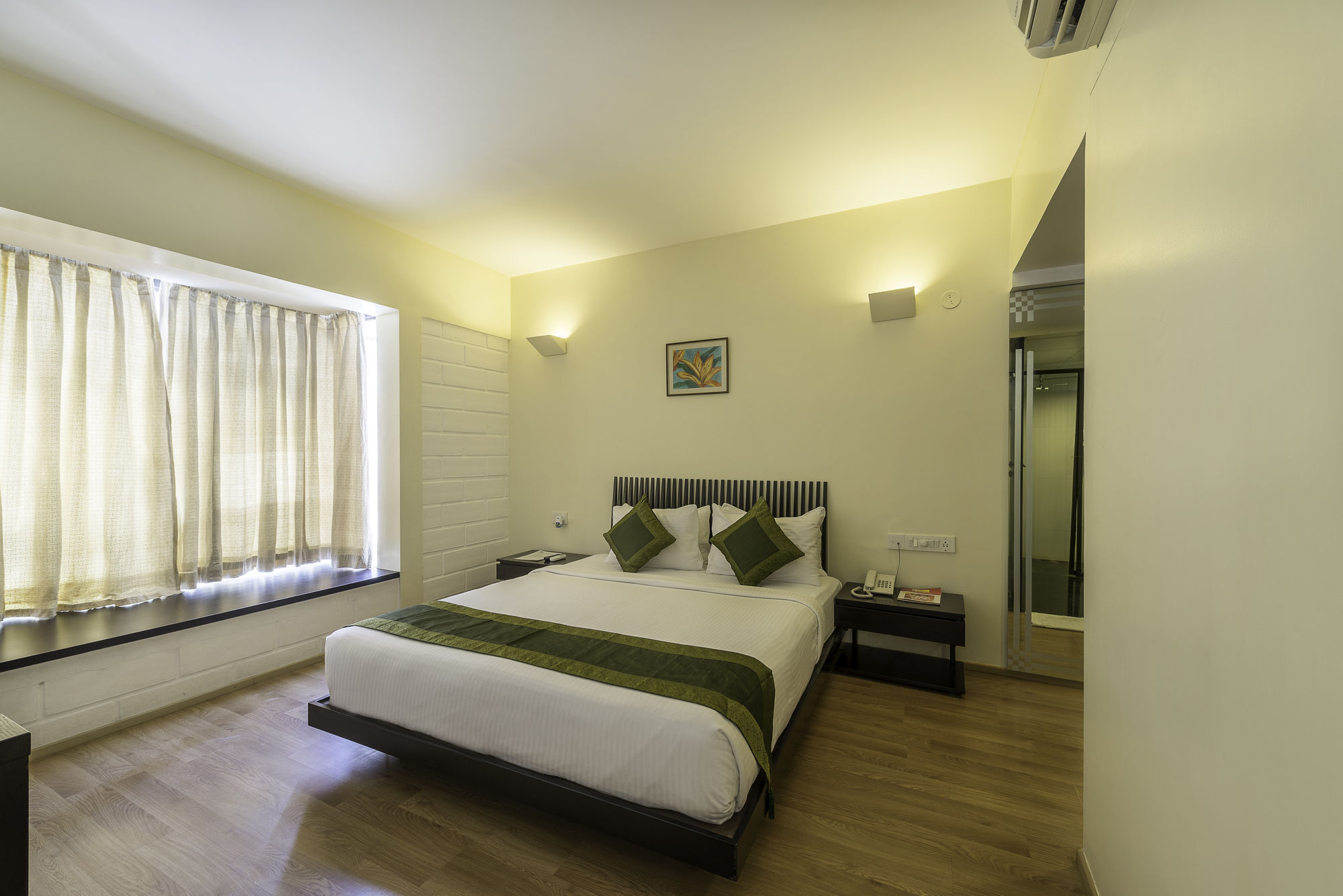 Treebo Trend Spektrum Suites Mysore Buitenkant foto